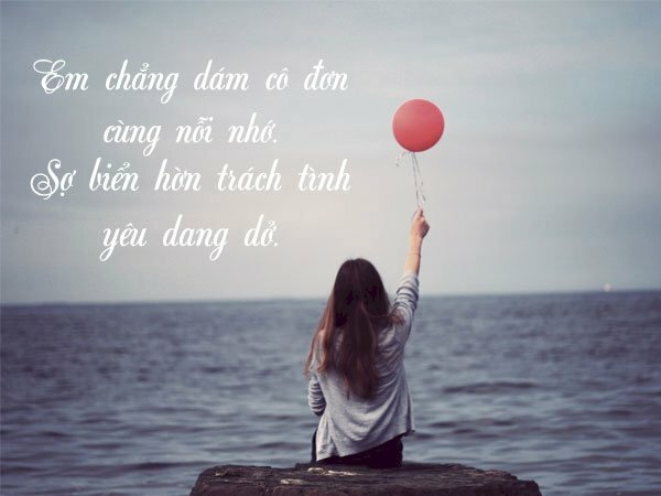 Ảnh biển buồn, cô gái cô đơn một mình ngắm cảnh biển - khoảnh khắc tĩnh lặng