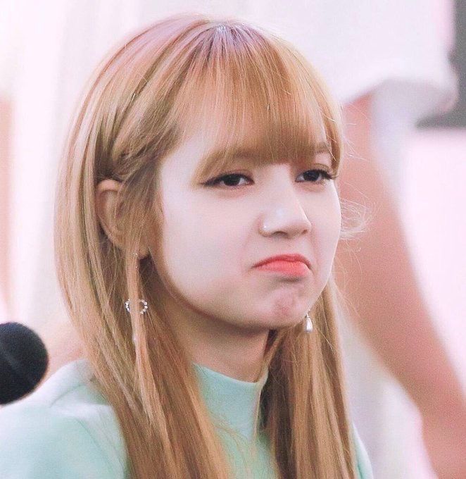 60+ Ảnh Lisa Cute Blackpink Mới Nhất Đốn Tim Người Hâm Mộ