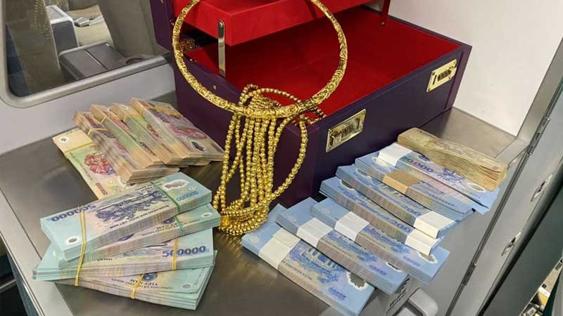 Tiền 500k và vàng phú quý