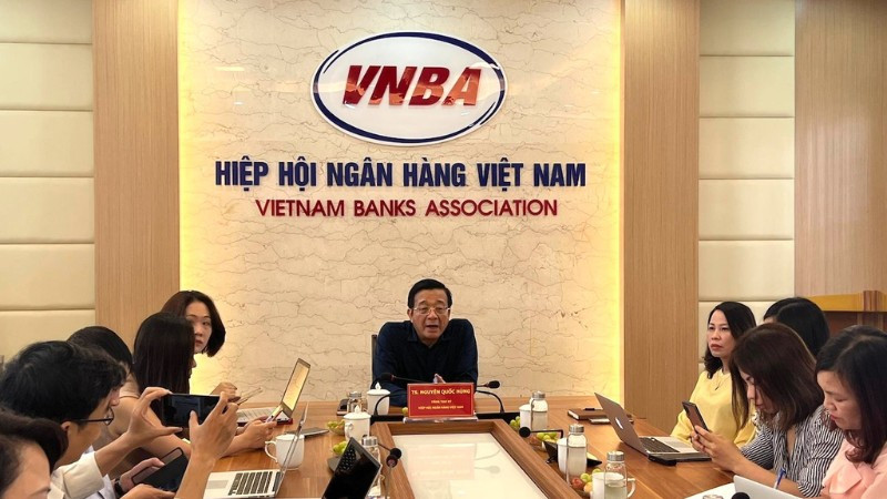 Biểu tượng tăng trưởng tài chính, tượng trưng cho việc Ngân hàng Nhà nước nới room tín dụng để thúc đẩy kinh tế