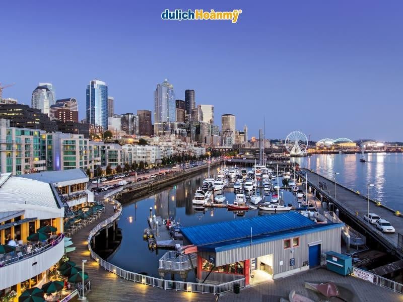 bức tranh phong cảnh một đô thị tương lai với nhiều cây xanh và công viên trong lành