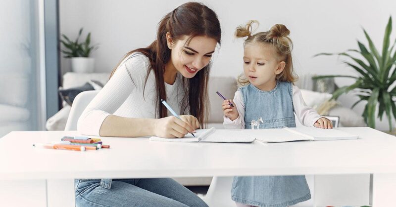 Hướng dẫn phác thảo hình dáng cơ bản khi vẽ họa tiết cách điệu con bướm đơn giản