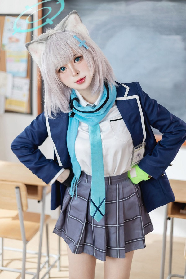 Chi tiết phục trang cực giống trong game Blue Archive