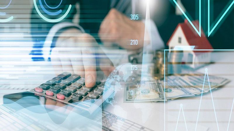 Chuyên viên C&B thảo luận về chính sách lương thưởng và phúc lợi cho nhân viên