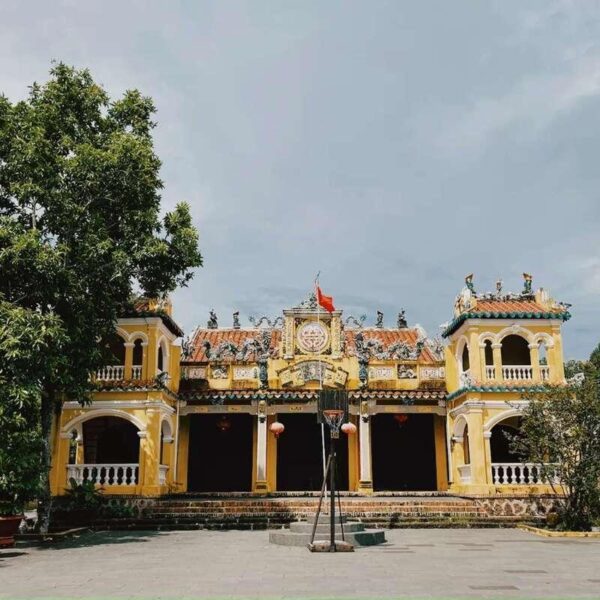 Đặc điểm nhận diện của một di tích kiến trúc nghệ thuật cổ kính với chi tiết tinh xảo và vật liệu đặc trưng