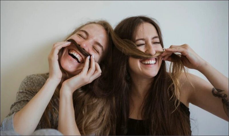 Hình ảnh chế vui nhộn minh họa công dụng của ảnh chế trong ngày 8/3