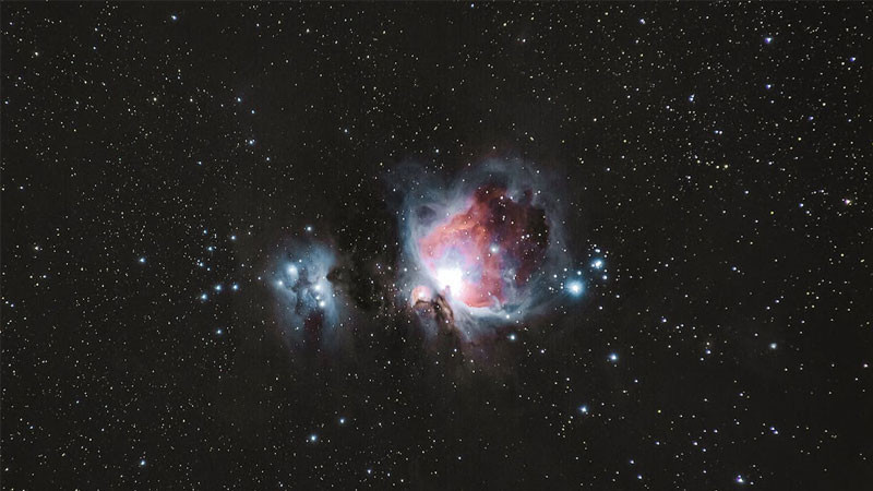 Hình ảnh vũ trụ lofi với dải ngân hà rực rỡ sắc màu huyền ảo