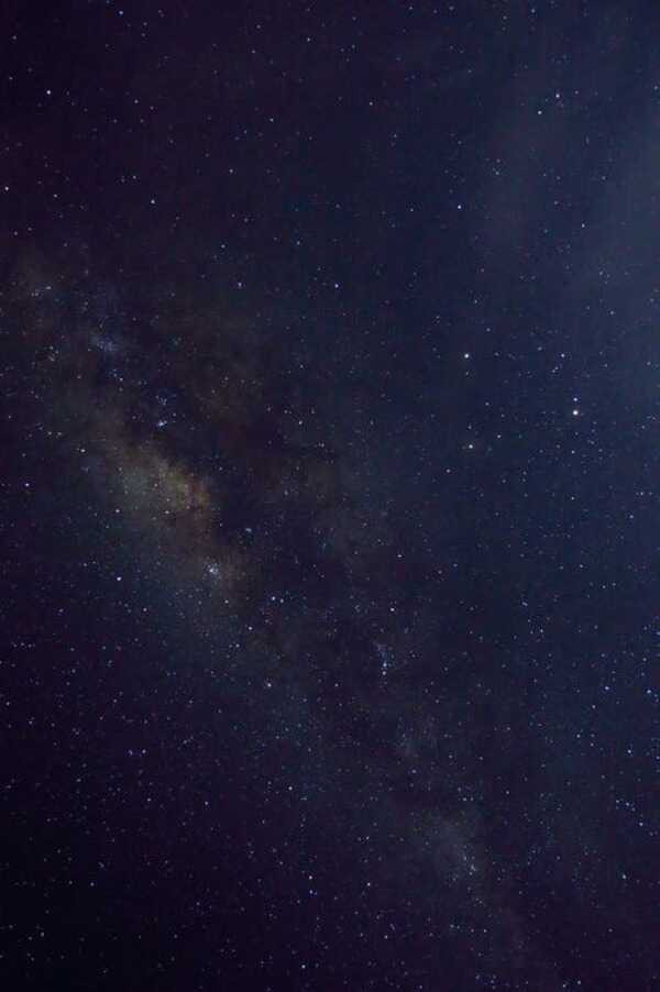 Hình nền galaxy tông màu hồng nhẹ nhàng