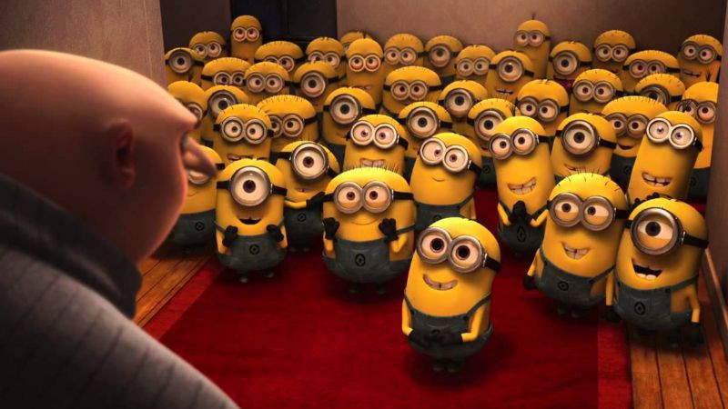 Một chú Mega Minion đang bay hoặc thực hiện hành động siêu năng lực