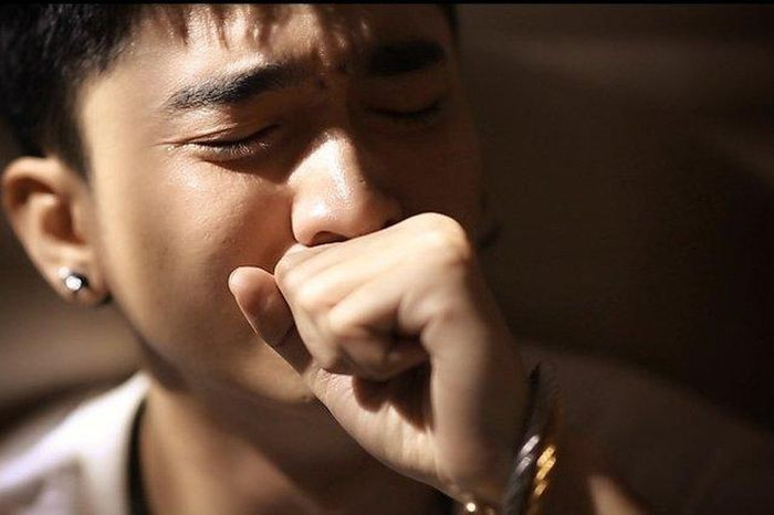 Nam giới sadboiz khóc nấc không kìm nén được cảm xúc