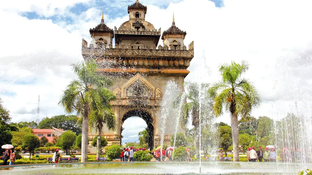 Patuxai - Khải Hoàn Môn độc đáo tại Vientiane