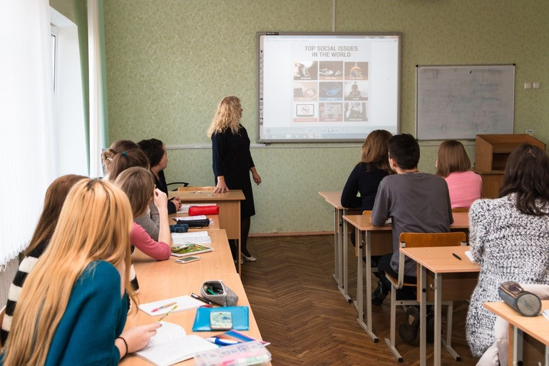 Sinh viên tìm hiểu các ngành thuộc khối C00