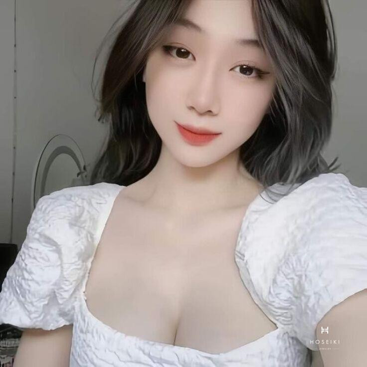 Sở hữu nhan sắc thanh lịch cuốn hút của Trần Hà Linh