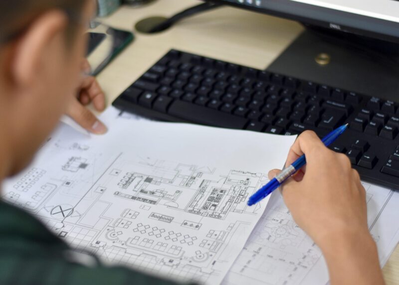 Cảnh quan đô thị với các tòa nhà hiện đại và không gian xanh