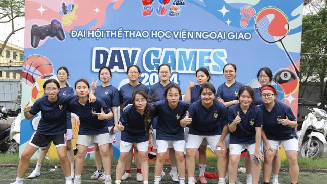 Tác phẩm tranh vẽ chân dung vận động viên cầu lông thể hiện niềm đam mê và sự tập trung cao độ khi thi đấu