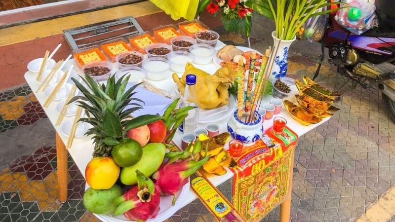 Thực hiện nghi lễ cúng giải hạn Tam Tai để cầu bình an