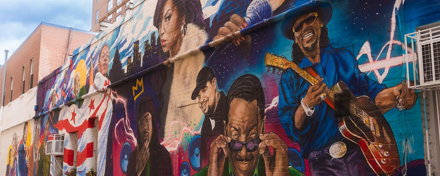 Hoàn thiện bức tranh 20 tháng 11 bằng cách tô màu rực rỡ và thêm các chi tiết nhỏ ý nghĩa