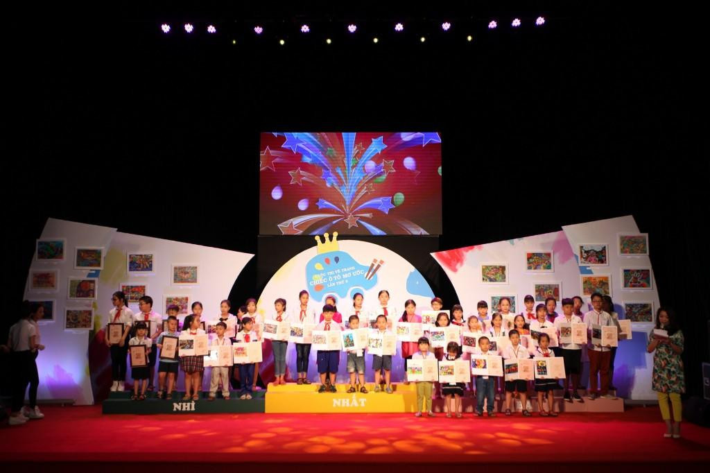 Tranh vẽ chiếc ô tô mơ ước của thiếu nhi nhận giải thưởng lớn trong cuộc thi vẽ tranh