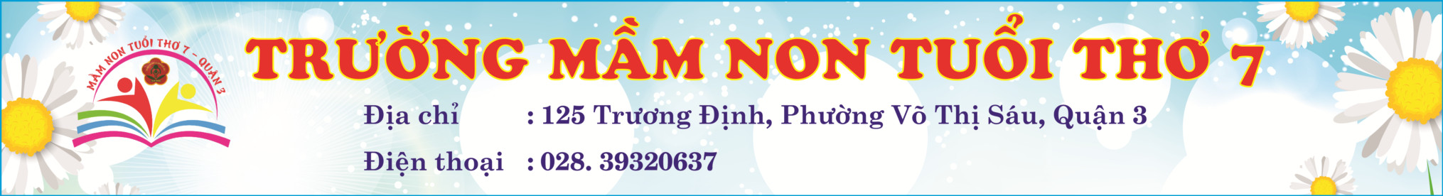 Tranh tĩnh vật lớp 8 đơn giản vẽ lọ hoa và một vài loại trái cây trên bàn học gần gũi