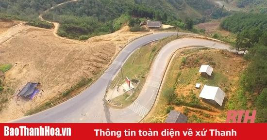 Tranh vẽ chiến thắng Điện Biên Phủ mô tả đoàn dân công hỏa tuyến gùi lương thực, vũ khí băng qua núi rừng hiểm trở