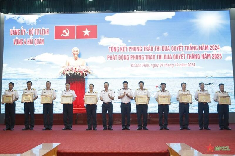 tranh vẽ chú bộ đội hải quân Việt Nam kiên cường bám biển bảo vệ chủ quyền thiêng liêng