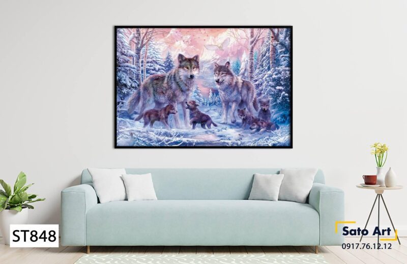 Bức tranh sơn dầu mỹ thuật vẽ đề tài gia đình hạnh phúc quây quần bên nhau trong phòng khách ấm cúng