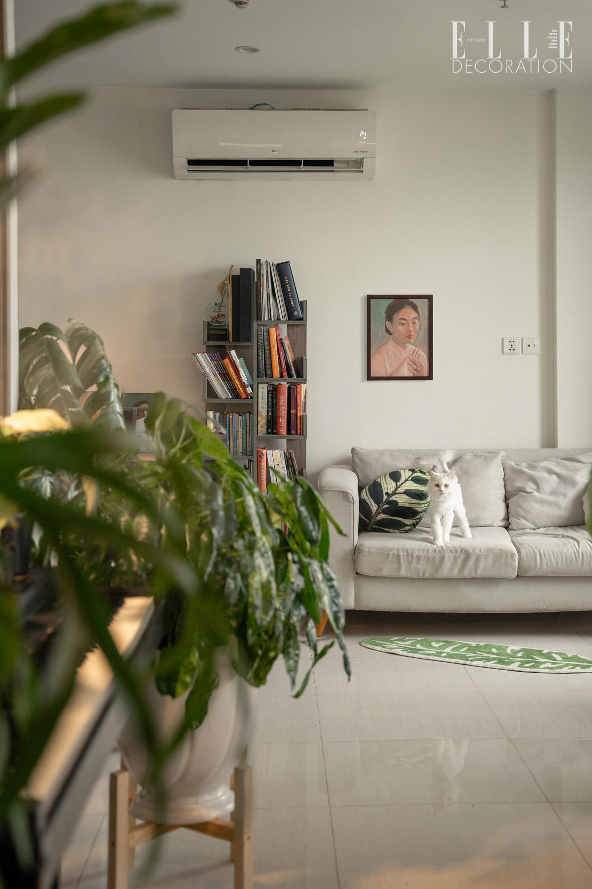 Tranh vẽ núi non mộc mạc bằng màu acrylic với kỹ thuật tối giản ấn tượng