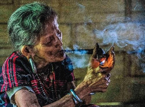 Vẽ phong cảnh quê hương làng quê với cảnh hoàng hôn tím lãng mạn trên mặt sông tĩnh lặng