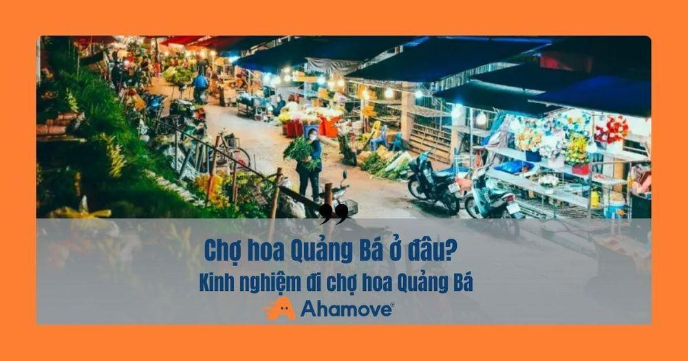 Tranh vẽ chợ hoa ngày Tết rực rỡ sắc màu với nhiều người mua bán hoa đào hoa mai