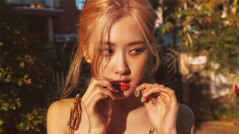 Ảnh Rose Blackpink trong bộ váy dạ hội sang trọng