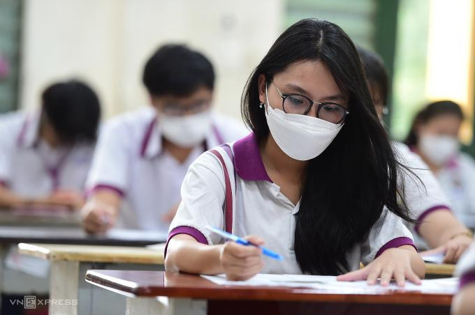 Sinh viên Sư phạm Mỹ thuật Đại học Sài Gòn thực hành giảng dạy mỹ thuật cho học sinh