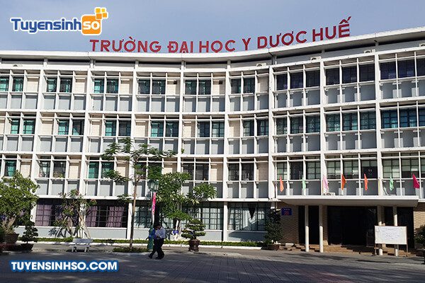 Toàn cảnh khuôn viên Đại học Y Dược Huế nhìn từ bên ngoài